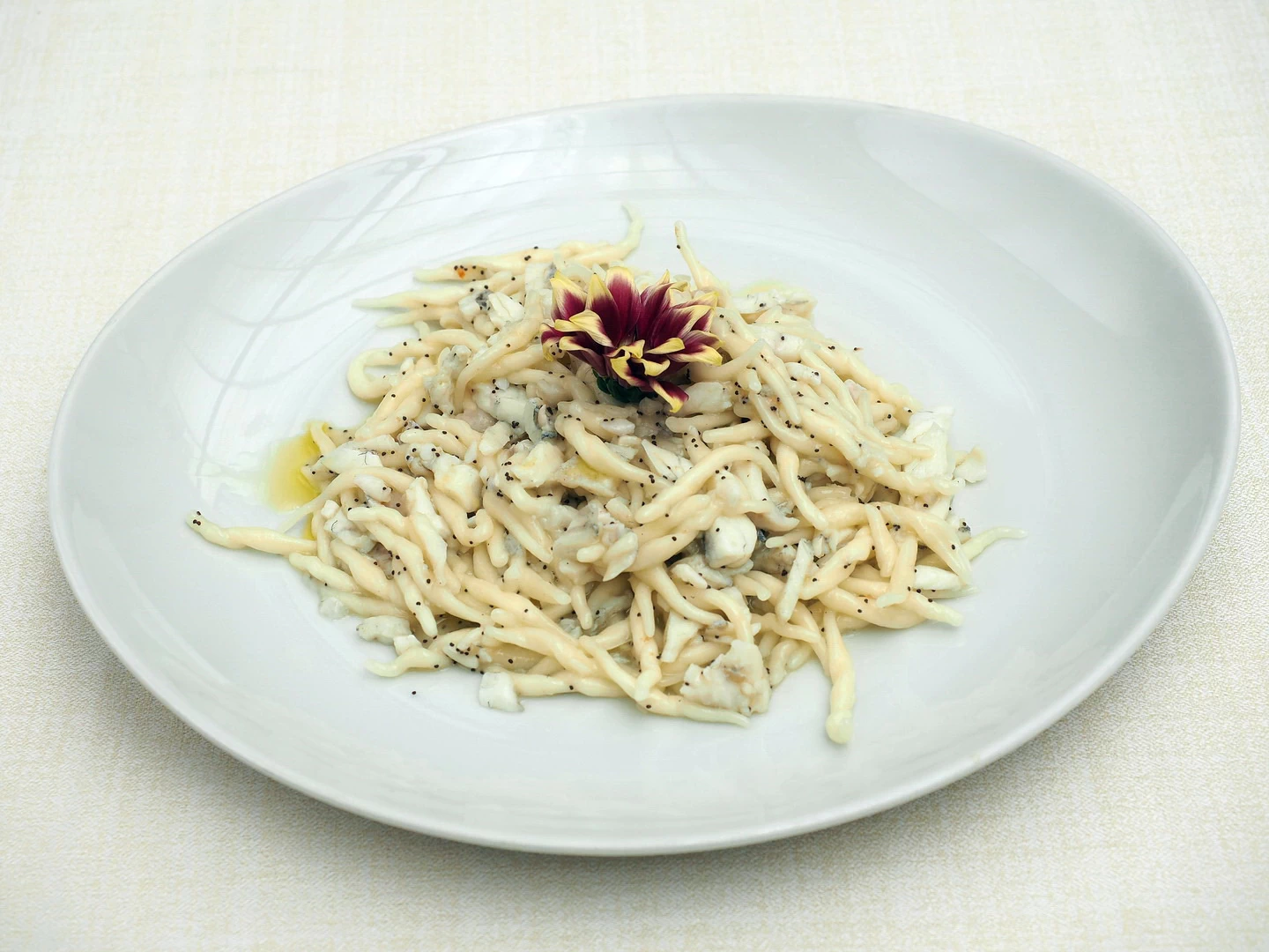 Trofie al rombo e semi di papavero